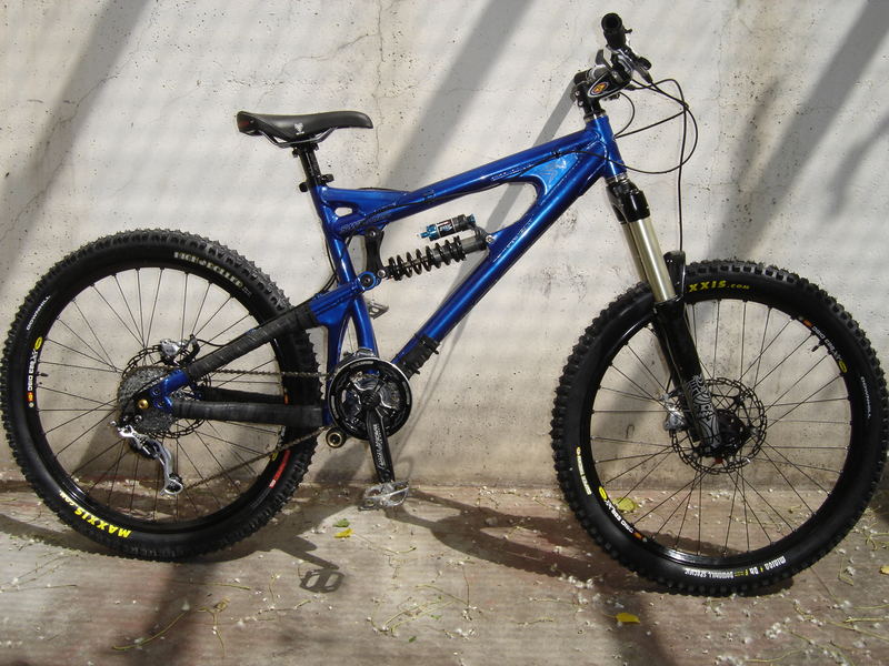 Santa Cruz VP Free - Blau Singlecrown